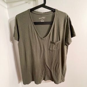 Universal Thread V-Neck T-Shirt with Pocket Size L